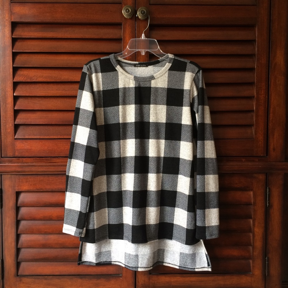 LIKE NEW Buffalo Plaid Sweater Top